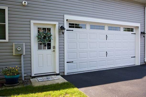 24/7 Emergency Garage Door Panel Replacement experts in Dooms, VA